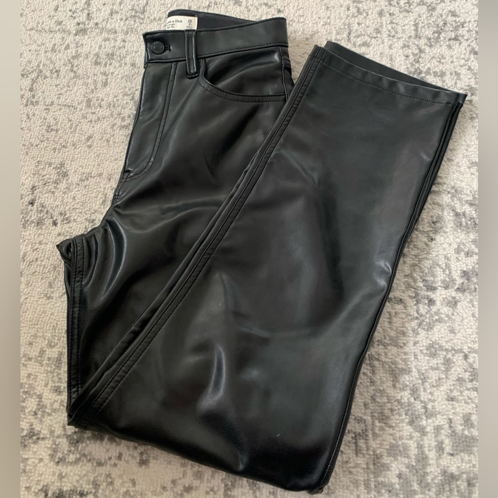 Abecrombie & Fitch The ‘90s Straight Ultra High Rise Faux Leather Pants